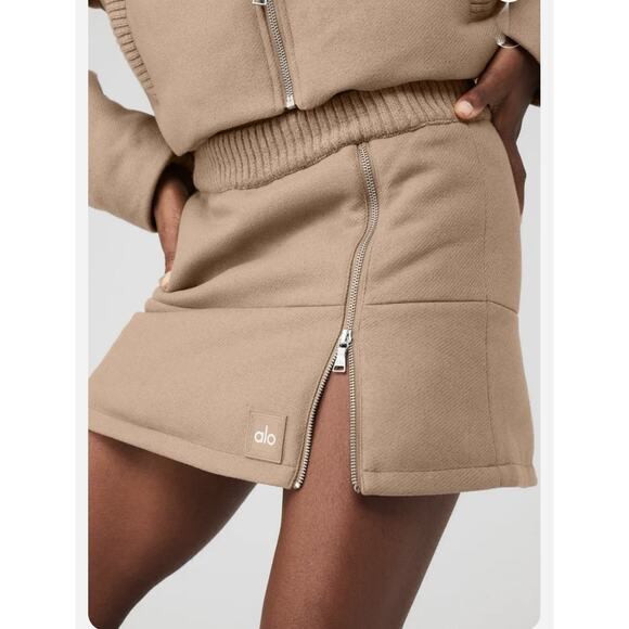 Alo Yoga Polaris Puffer Skirt - Gingerbread Size Small Athleisure Outdoors - Picture 4 of 11
